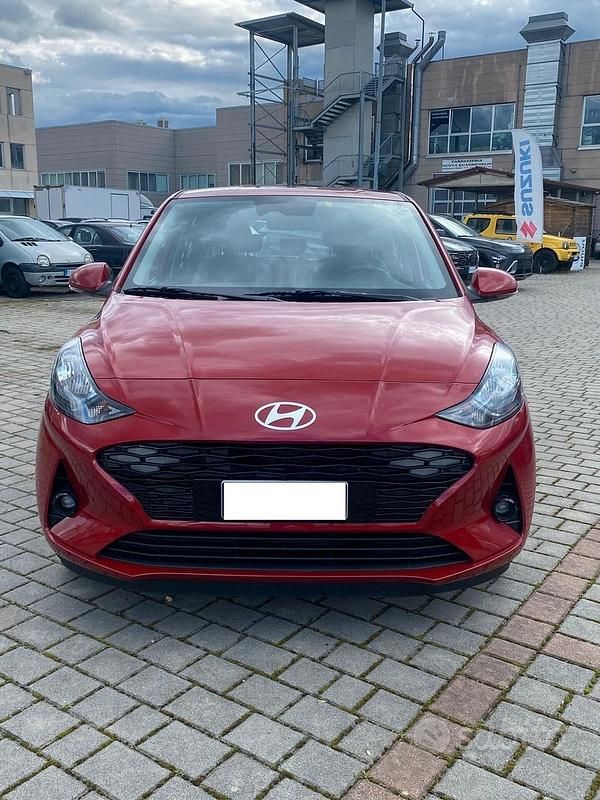 Usata Hyundai i10 67 CV (49 kW) 2023 Rosso Utilitaria