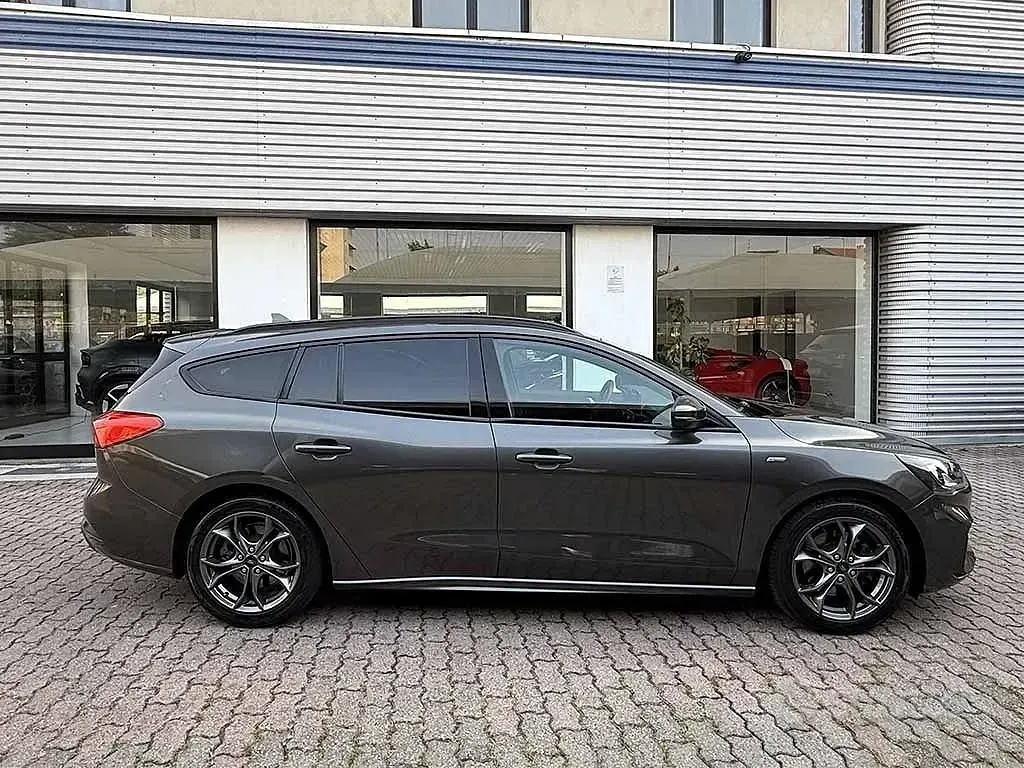 Usata Ford Focus ST-Line 120 CV (88 kW) 2019 Grigio / metallizzato Station wagon