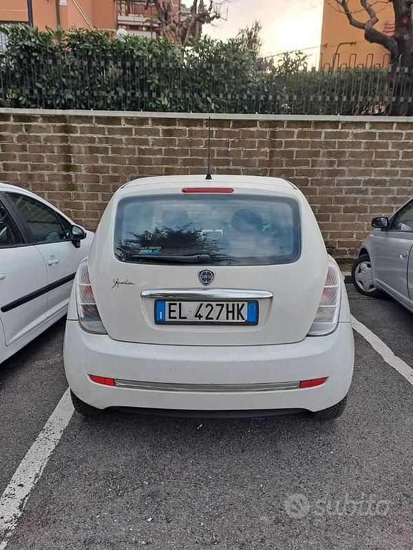 Usata Lancia Ypsilon 69 CV (50 kW) 2012 Bianco Utilitaria