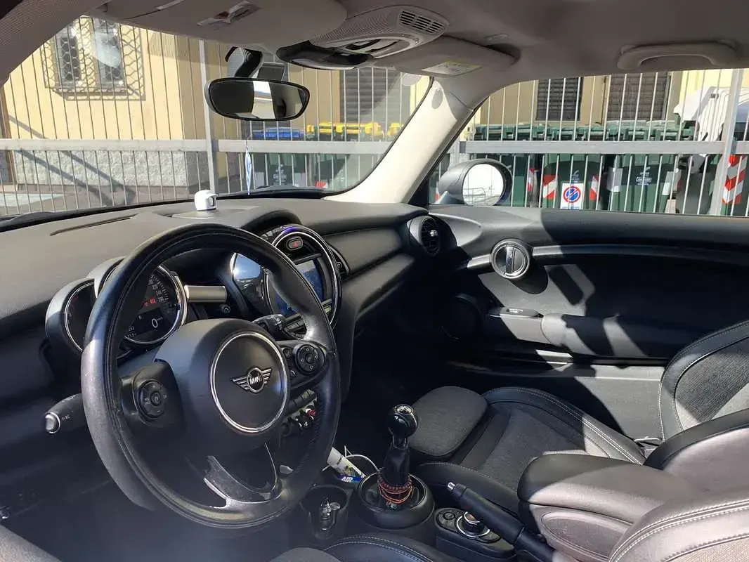 Usata Mini ONE 75 CV (55 kW) 2019 Nero Utilitaria