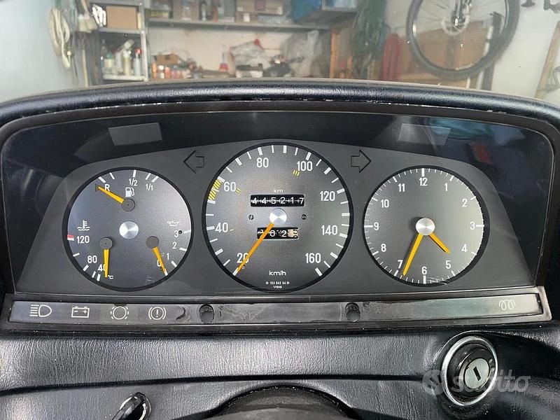 Usata Mercedes 200 1980 Giallo Berlina