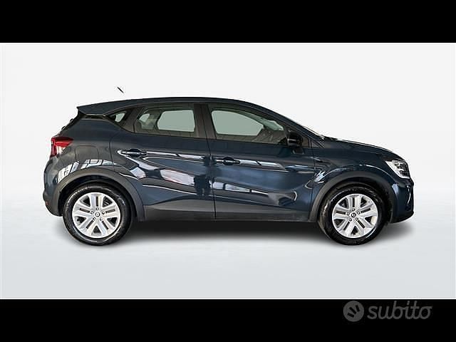 Usata Renault Captur Evolution 145 CV (106 kW) 2023 Blu scuro SUV