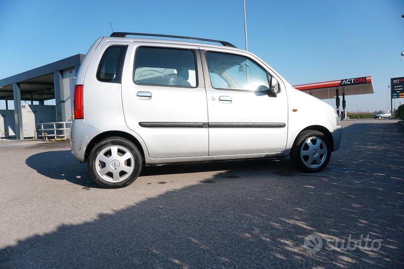 Usato 2003 Opel Agila Benzin (2.750 €)