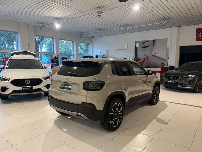 Usata Jeep Avenger Summit 101 CV (74 kW) 2024 Beige SUV
