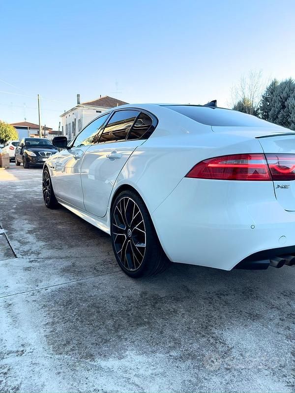 Usata Jaguar XE R-Sport 180 CV (132 kW) 2016 Bianco Berlina