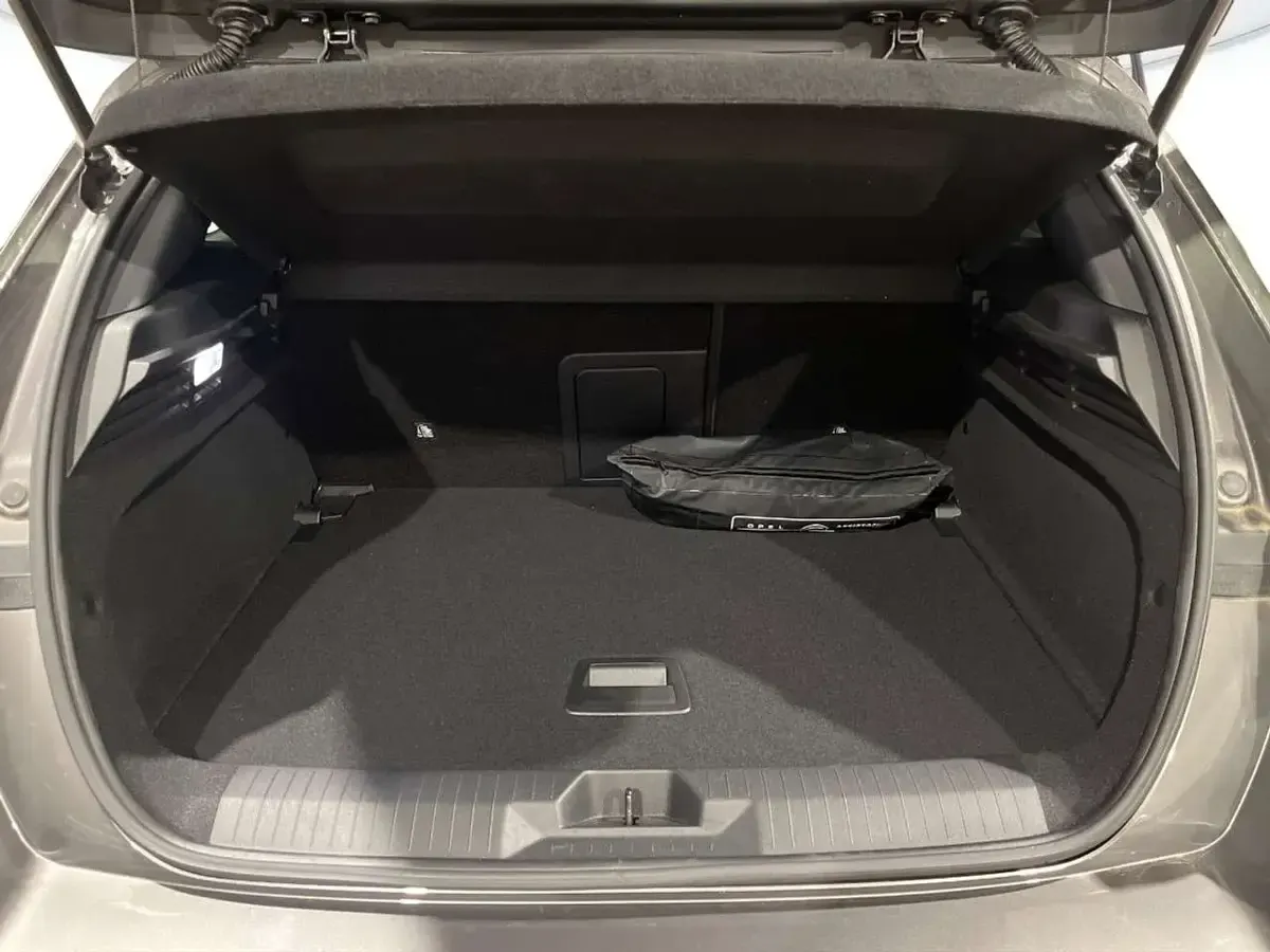 Usata Opel Astra Elegance 131 CV (96 kW) 2024 Grigio Utilitaria