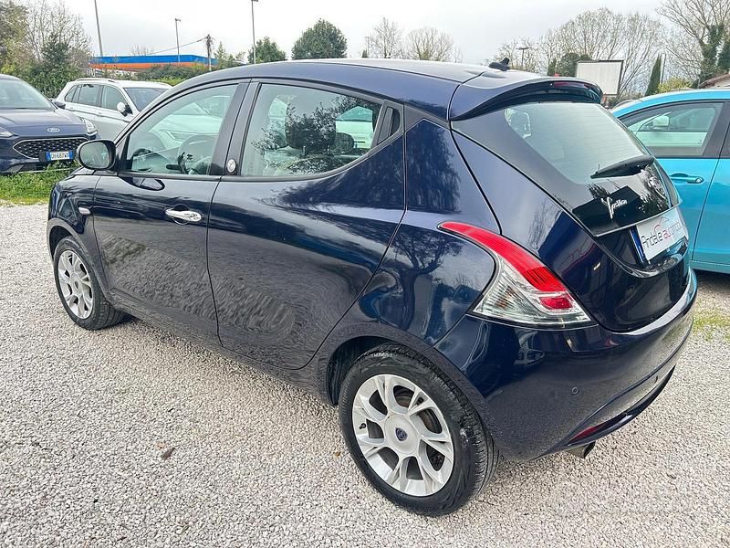 Usata Lancia Ypsilon 69 CV (50 kW) 2016 Blu Utilitaria