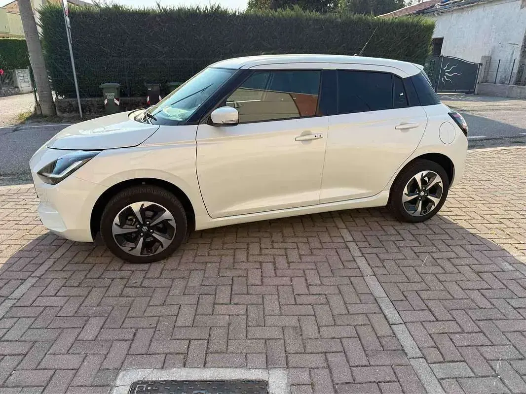 Usata Suzuki Swift 83 CV (61 kW) 2024 Bianco Utilitaria