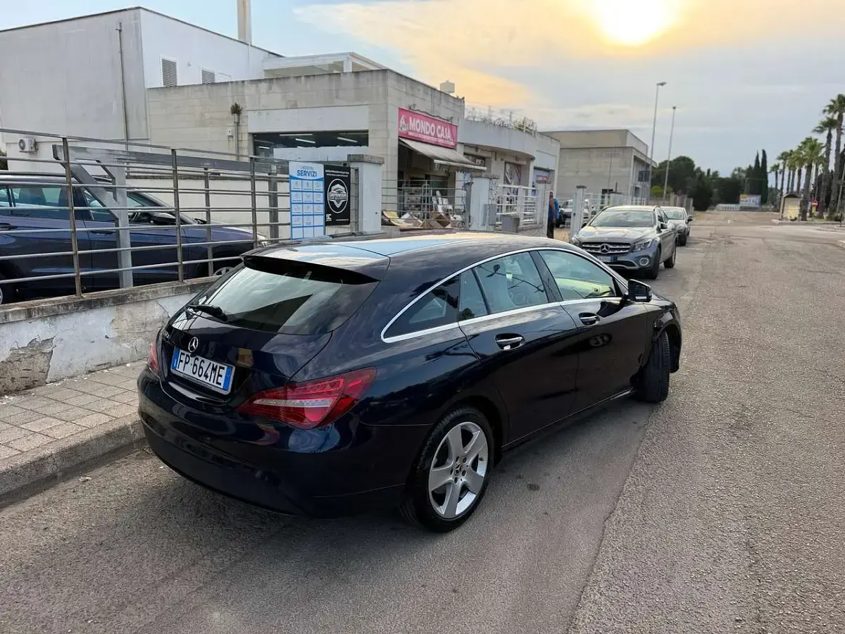 Usata Mercedes CLA180 Shooting Brake Executive 109 CV (80 kW) 2018 Blu/azzurro Station wagon