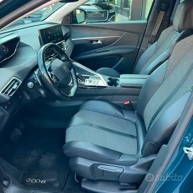Usata Peugeot 3008 Allure 131 CV (96 kW) 2022 Bluazzurro SUV