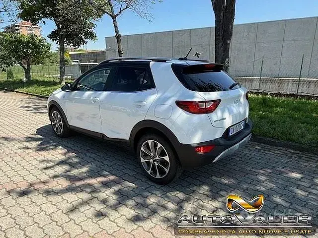 Second-hand Kia Stonic Sport 101 CP (74 kW) 2022 Alb SUV