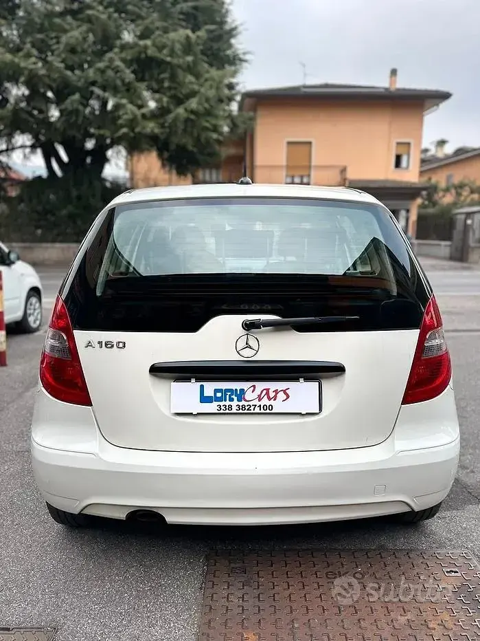 Gebraucht Mercedes A160 Edition 95 PS (69 kW) 2012 Weiß Van / Kleinbus