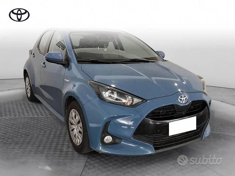 Usata Toyota Yaris Hybrid Active 116 CV (85 kW) 2020 Urban blue Berlina