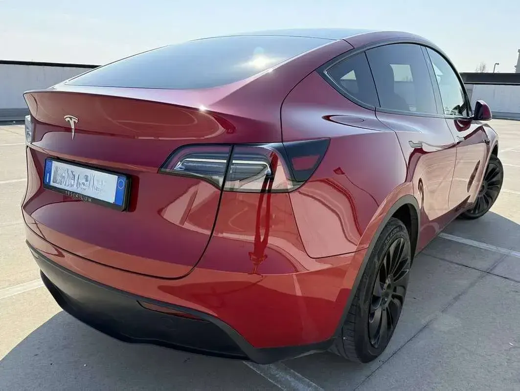 Usata Tesla Model Y RWD 219 kW (299 CV) 2023 Rosso SUV