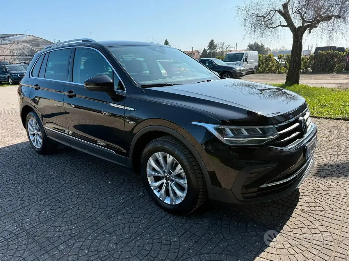 Usata VW Tiguan Elegance 150 CV (110 kW) 2023 Nero SUV