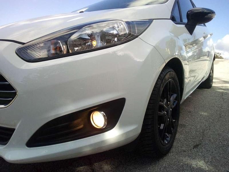 Usata Ford Fiesta 60 CV (44 kW) 2016 Bianco Berlina