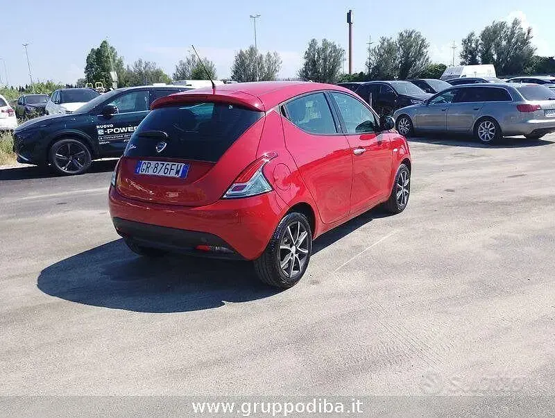 Usata Lancia Ypsilon Silver 69 CV (50 kW) 2013 Rosso Utilitaria