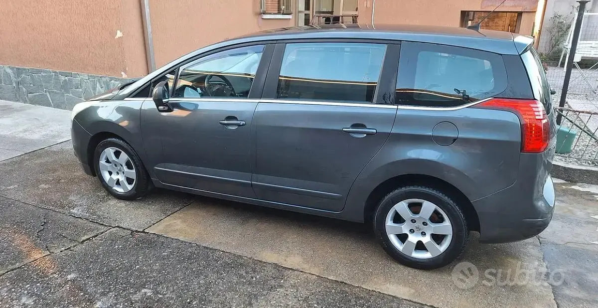 Usata Peugeot 5008 150 CV (110 kW) 2011 Grigio Monovolume