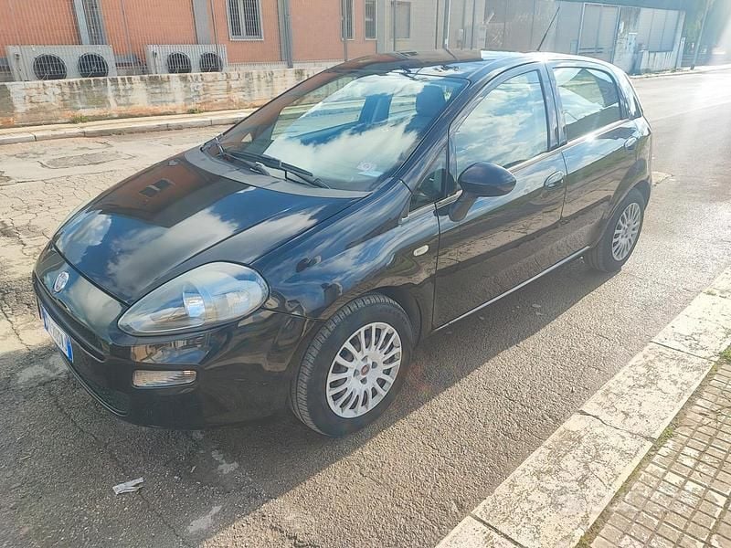 Gebraucht Fiat Punto Easy 95 PS (69 kW) 2013 Schwarz Kleinwagen