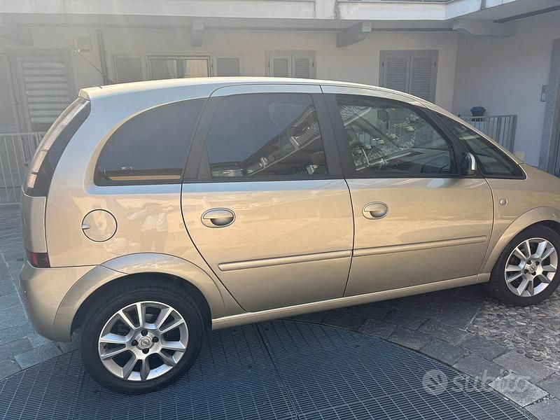 Usata Opel Meriva Cosmo 90 CV (66 kW) 2008 Giallo Monovolume