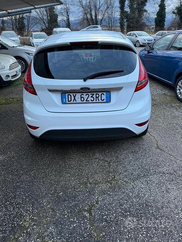 Usata Ford Fiesta Titanium 97 CV (71 kW) 2009 Bianco Utilitaria