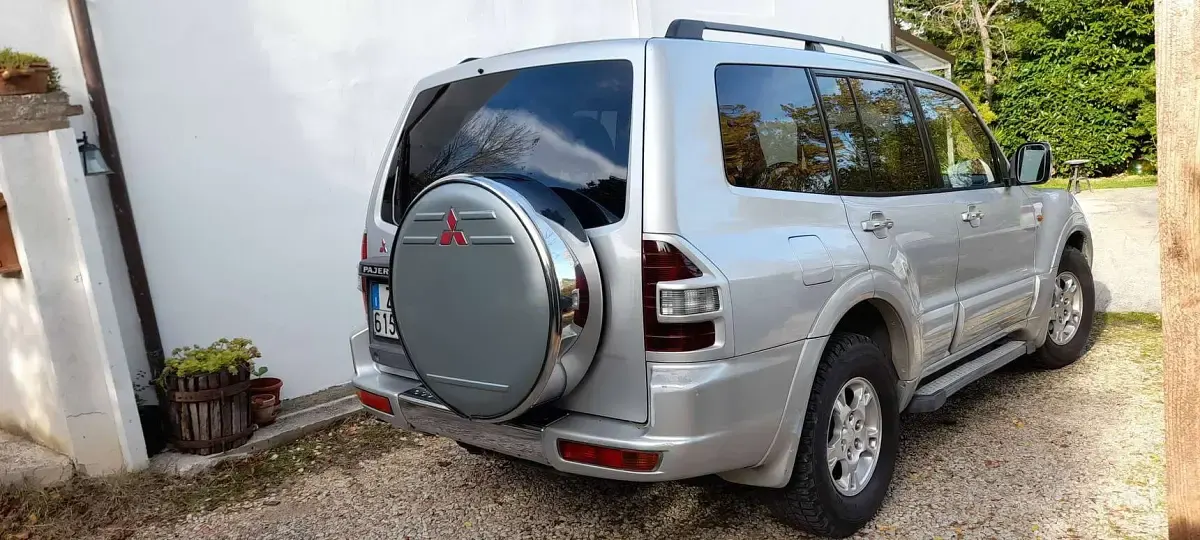 Usata Mitsubishi Pajero 160 CV (117 kW) 2001 Argento SUV