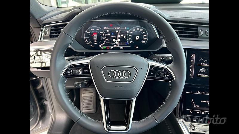 Usata Audi Q8 e-tron Ambiente 22 kW (30 CV) 2023 Grigio SUV