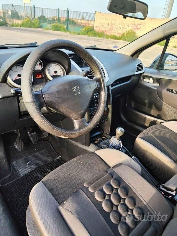 Usata Peugeot 207 70 CV (51 kW) 2008 Nero Berlina