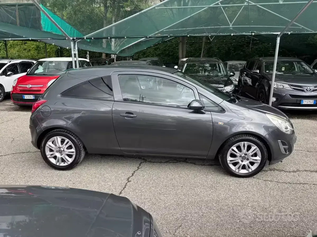 Usata Opel Corsa 85 CV (62 kW) 2011 Grigio Utilitaria