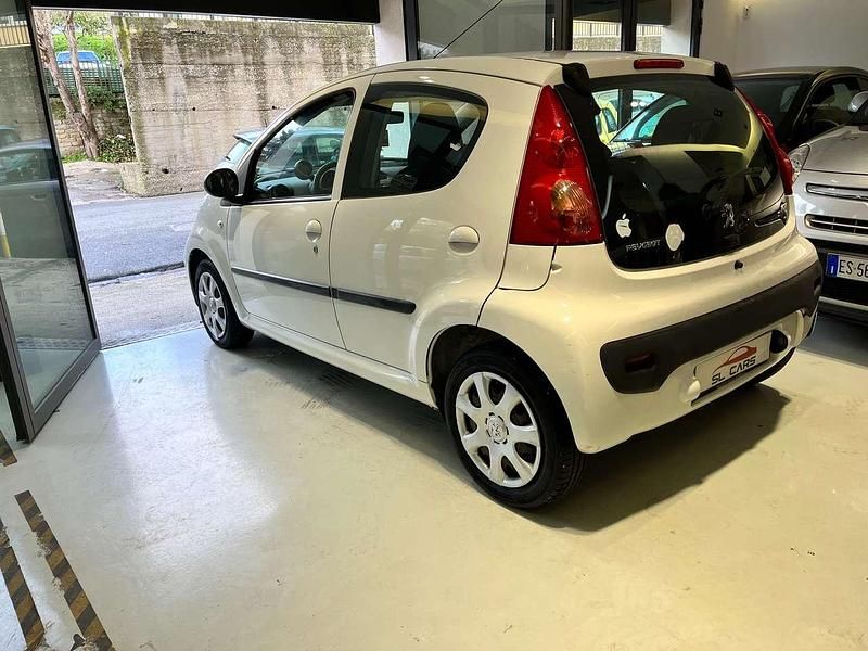 Usata Peugeot 107 Active 68 CV (50 kW) 2010 Bianco Utilitaria