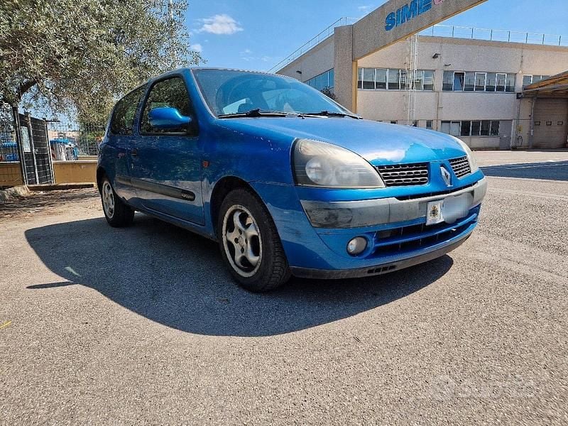 Usata Renault Clio II Authentique 65 CV (47 kW) 2001 Blu Utilitaria