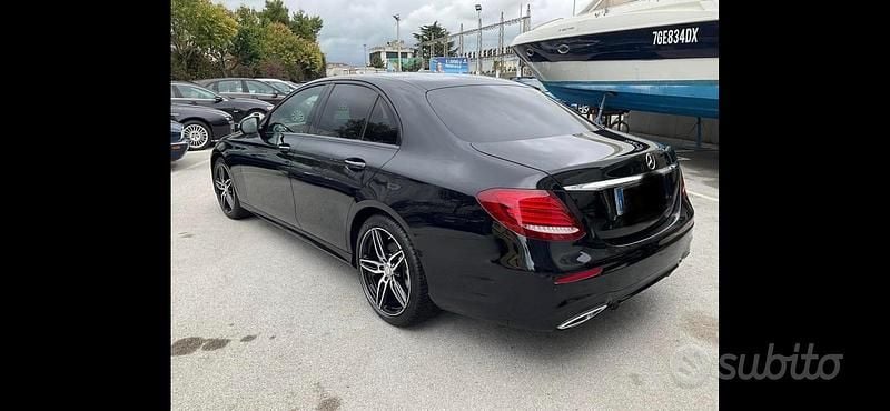 Usata Mercedes E220 AMG 194 CV (142 kW) 2016 Nero Berlina