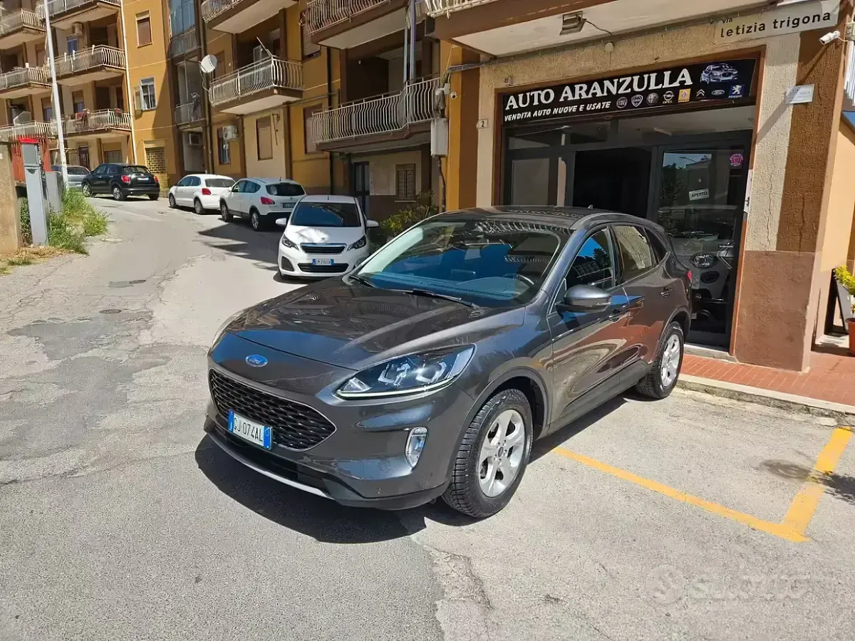 Usata Ford Kuga 120 CV (88 kW) 2022 Grigio SUV