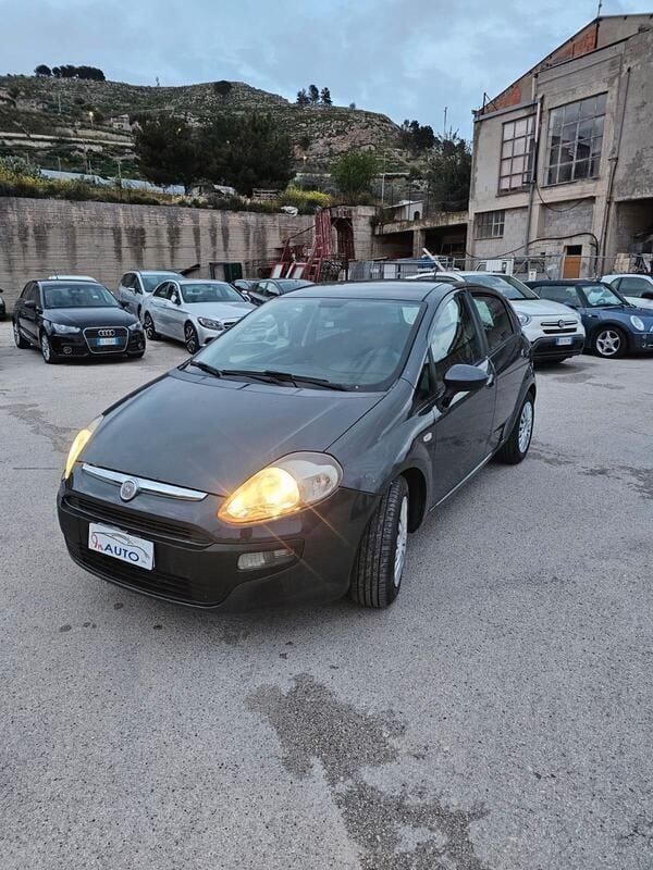Grigio Usata 2010 Fiat Punto Evo Due volumi | 5400 € (Buon prezzo) - Immagine 1/4