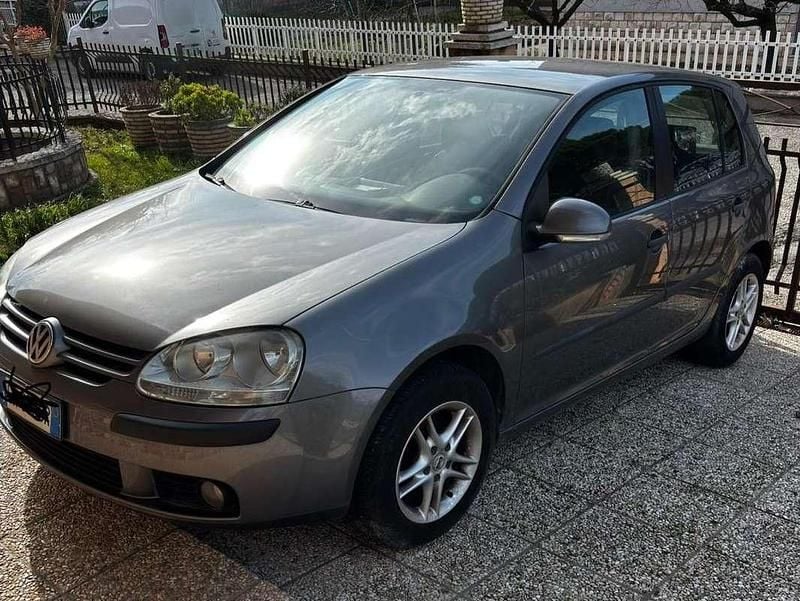 Usata VW Golf IV Trendline 90 CV (66 kW) 2004 Berlina