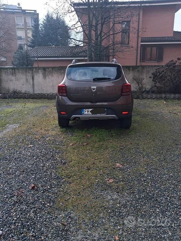 Usata Dacia Sandero Stepway 90 CV (66 kW) 2017 Marrone Berlina