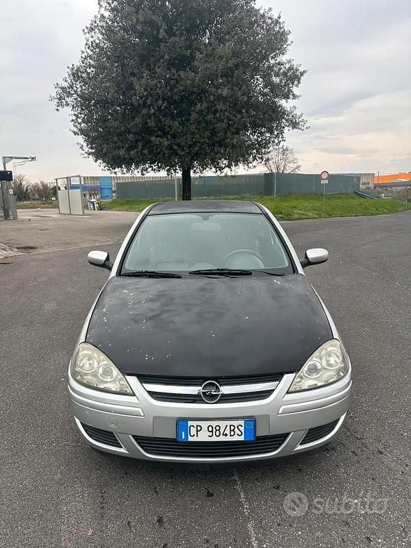 Usata Opel Corsa 45 CV (33 kW) 2005 Grigio Utilitaria