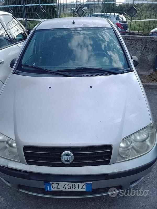 Grigio Usata 2006 Fiat Punto Due volumi | 1000 € (Buon prezzo) - Immagine 1/4
