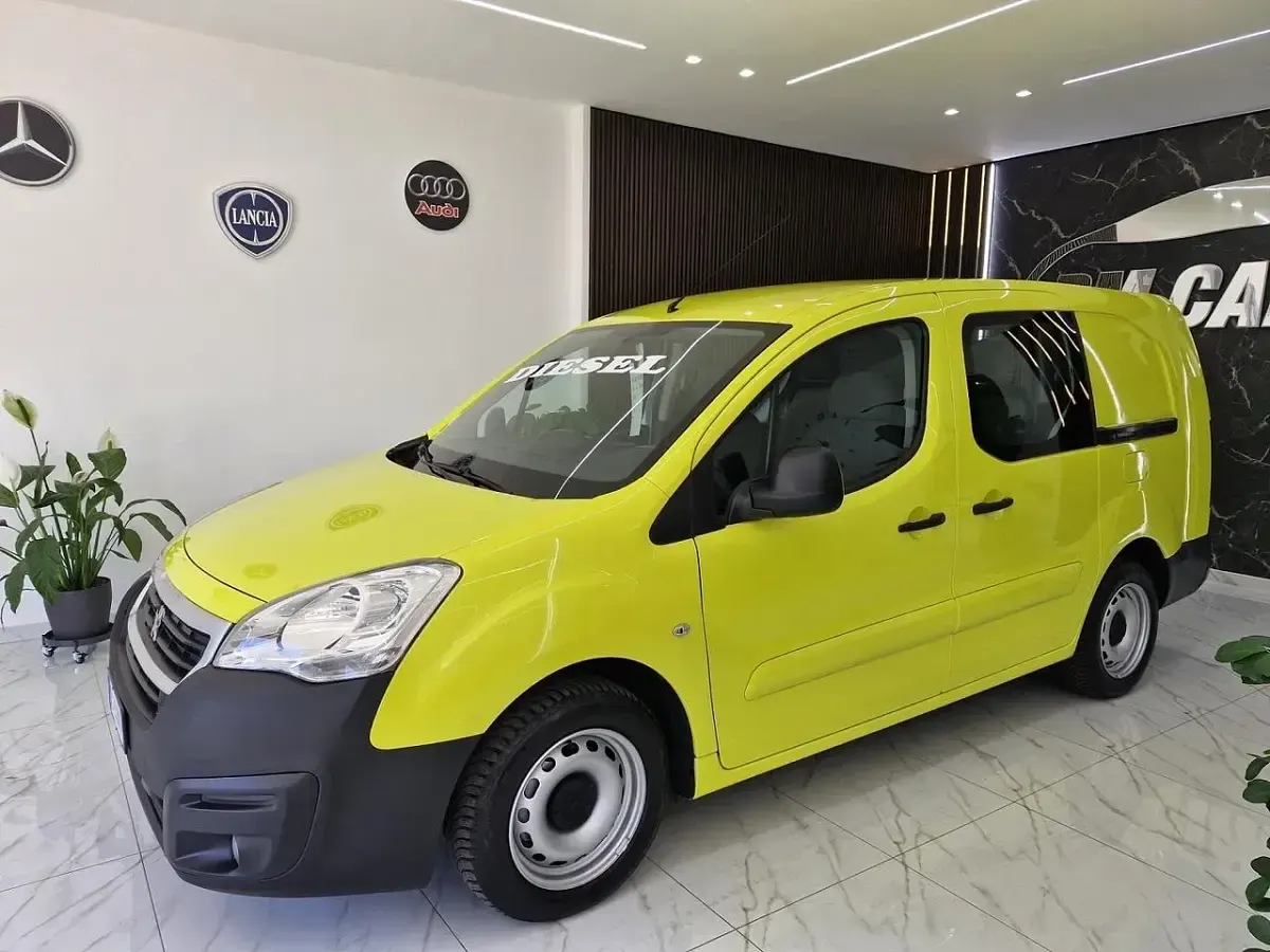 Usata Peugeot Partner 99 CV (72 kW) 2016 Giallo
