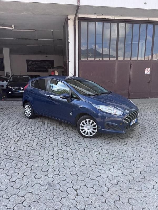 Usata Ford Fiesta Titanium 75 CV (55 kW) 2013 Bianco Utilitaria