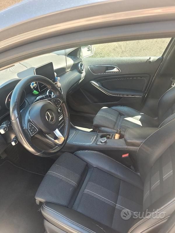 Usata Mercedes A180 2017 Grigio Berlina