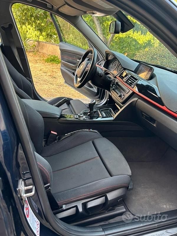 Usata BMW 318 Sport Line 143 CV (105 kW) 2013 Blu Station wagon