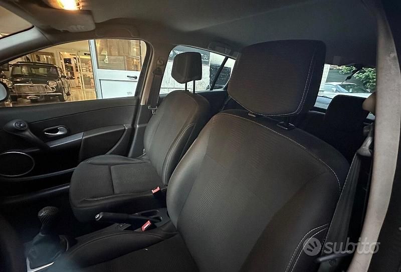 Usata Renault Clio II 74 CV (54 kW) 2010 Blu Berlina