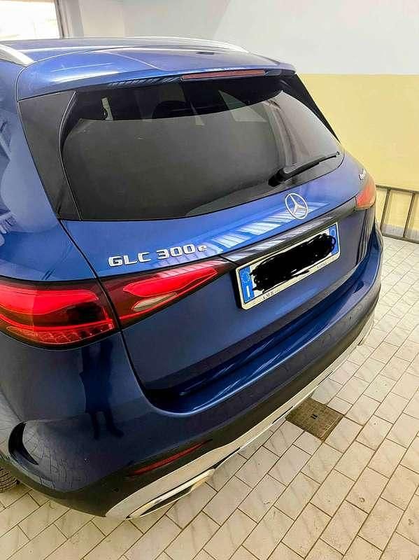 Usata Mercedes GLC300e Premium Plus 340 CV (250 kW) 2023 Blu/azzurro SUV