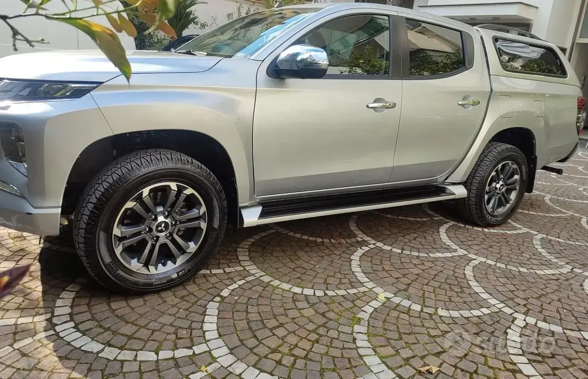 Usata Mitsubishi L200 150 CV (110 kW) 2020 Grigio Pick-up