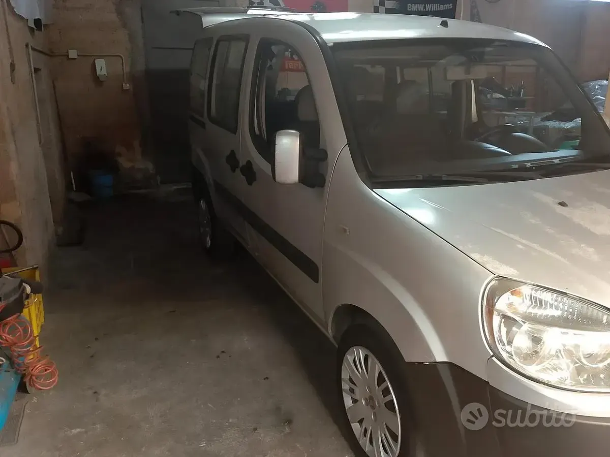 Usata Fiat Doblò 77 CV (56 kW) 2007 Grigio Monovolume