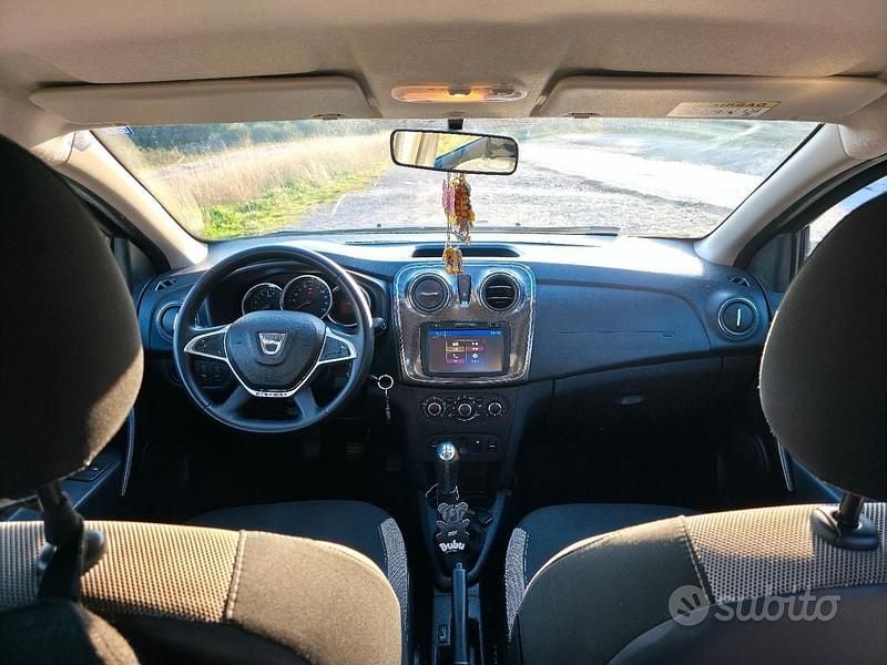 Usata Dacia Sandero Lauréate 90 CV (66 kW) 2017 Blu Berlina