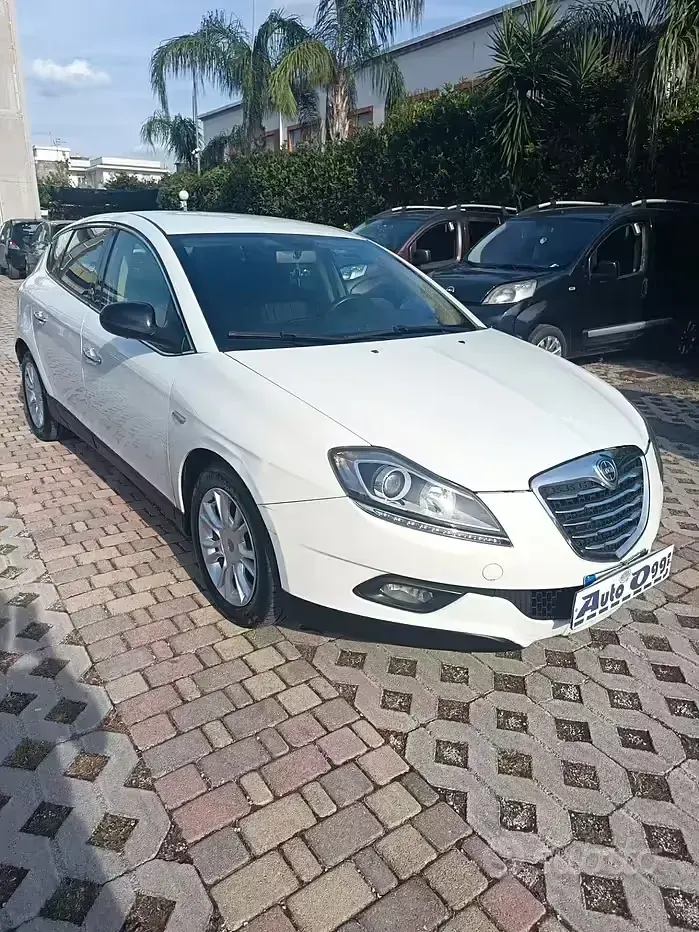 Usata Lancia Delta Silver 120 CV (88 kW) 2013 Bianco Utilitaria