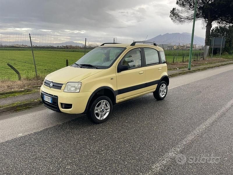 Usata Fiat Panda 4x4 70 CV (51 kW) 2006 Giallo Utilitaria