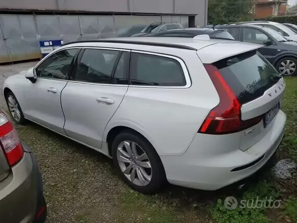 Usata Volvo V60 Business Edition 197 CV (144 kW) 2021 Nero Station wagon